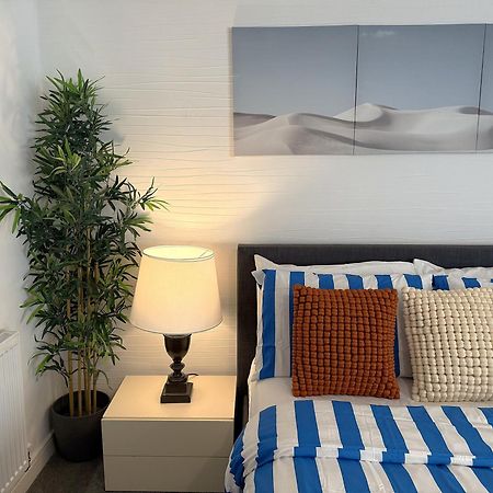 Luxury Rooms - Pick A Room - Free Parking & Kitchen Access, Near Etihad Stadium, The Coop Live & Piccadilly Station, Manchester Bagian luar foto