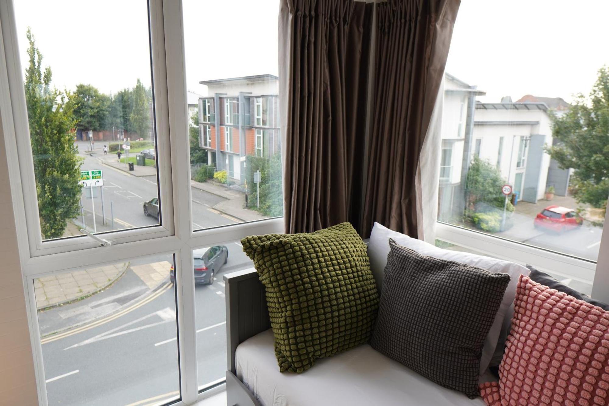 Luxury Rooms - Pick A Room - Free Parking & Kitchen Access, Near Etihad Stadium, The Coop Live & Piccadilly Station, Manchester Bagian luar foto