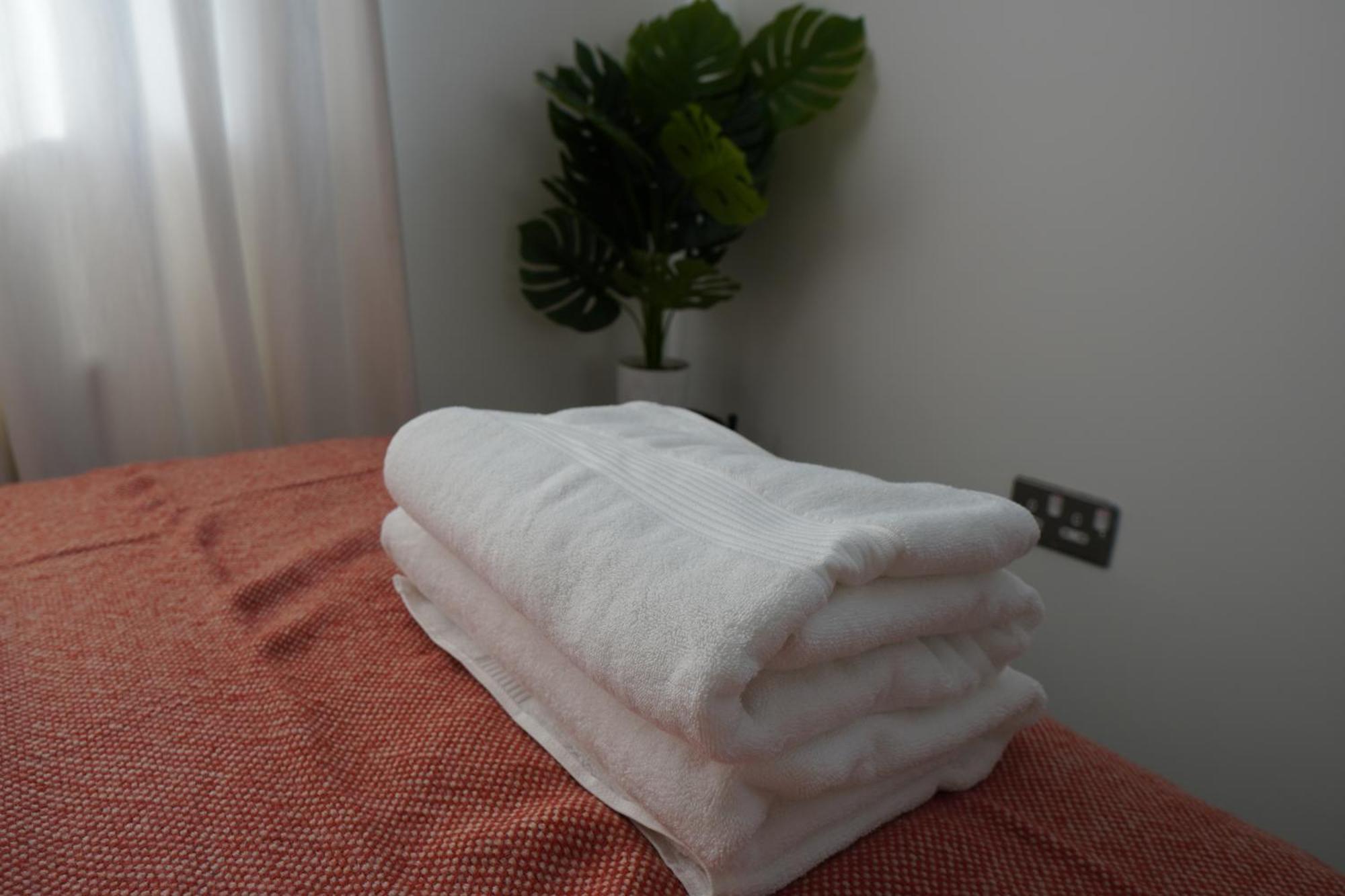 Luxury Rooms - Pick A Room - Free Parking & Kitchen Access, Near Etihad Stadium, The Coop Live & Piccadilly Station, Manchester Bagian luar foto